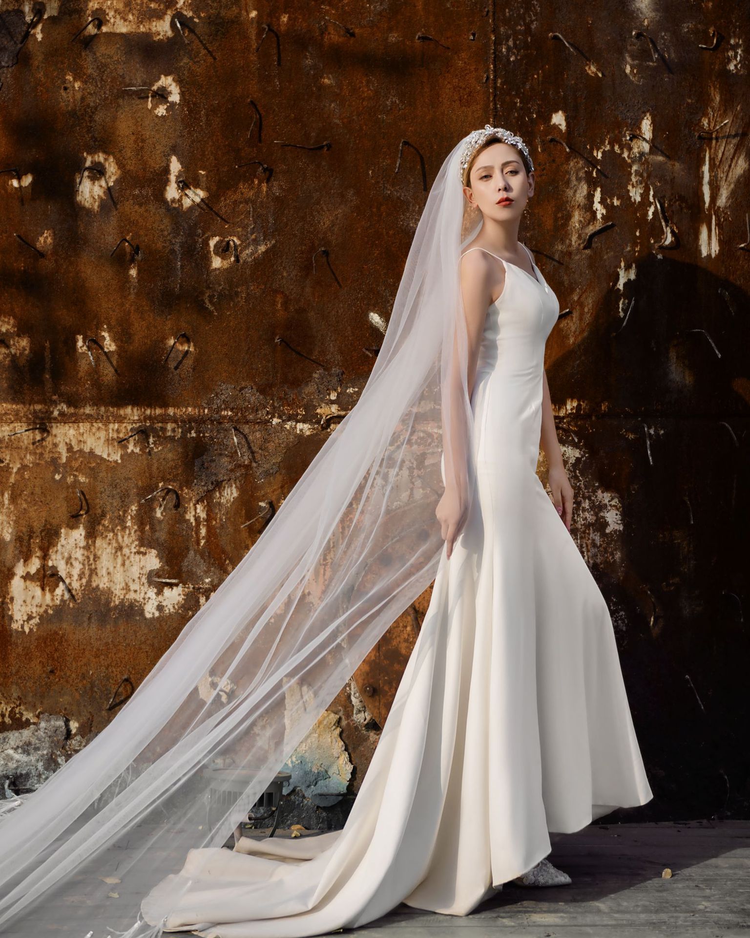 优拉潘 仙美珍珠羽毛头纱 新娘长款拖尾婚纱头纱拍照 跨境批发v22