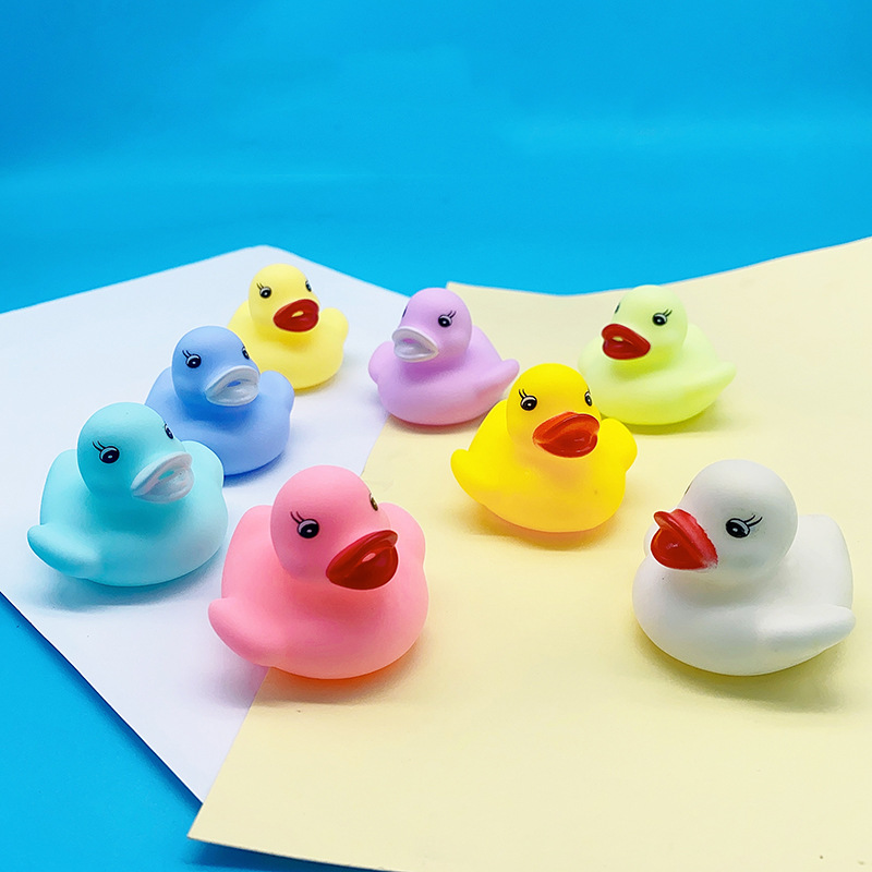 儿童戏水小黄鸭 彩色鸭子 马卡龙色小鸭 搪胶软胶捏捏叫洗澡玩具