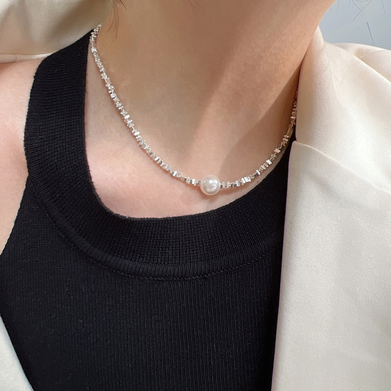 S925 Sterling Silver Mini Triangle Geometric Small Pieces of Silver Necklace Women's Simple Elegant Pearl Necklace Silver Clavicle Chain