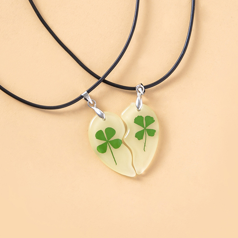 新款滴胶夜光干花四叶草项链幸运草两半心情侣吊坠项链