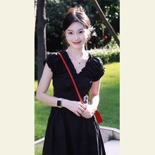 夏季法式复古赫本风黑色领连衣裙女小个子设计感收腰显瘦长裙子