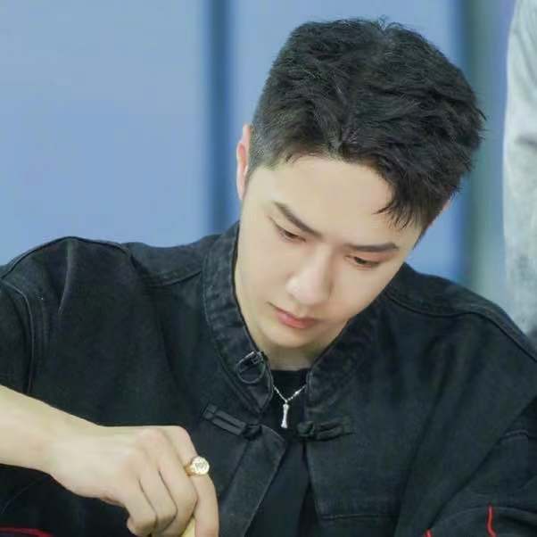 21新款春夏eyefunny风格王一博同款骨头吊坠高街酷情侣镀白金项链