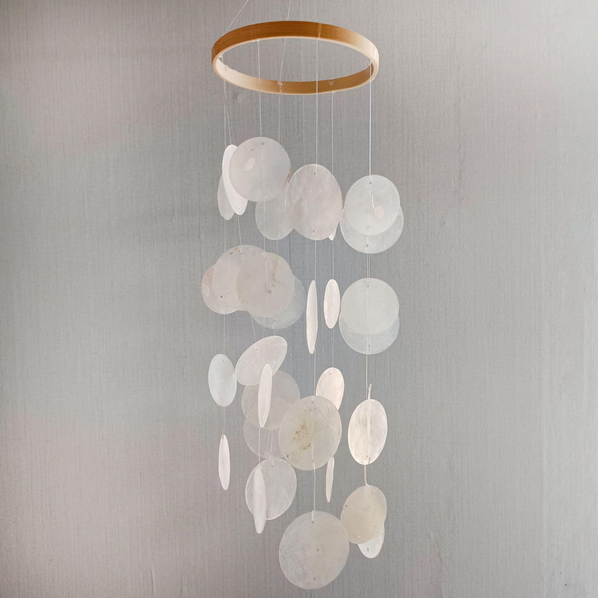 时尚ins家居木制贝壳装饰风铃窗台阳台装饰白色镜贝diy风铃装饰