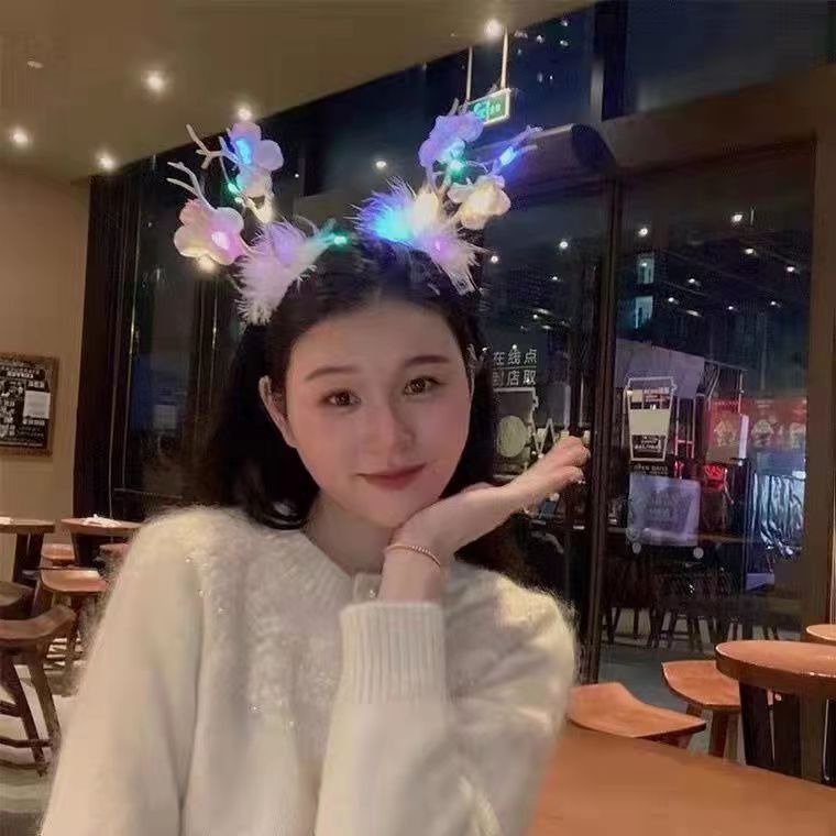 Internet Hot New Luminous Elk Headband Children's Toys Adult Headdress Christmas Decoration Stall Supply Stall Goods