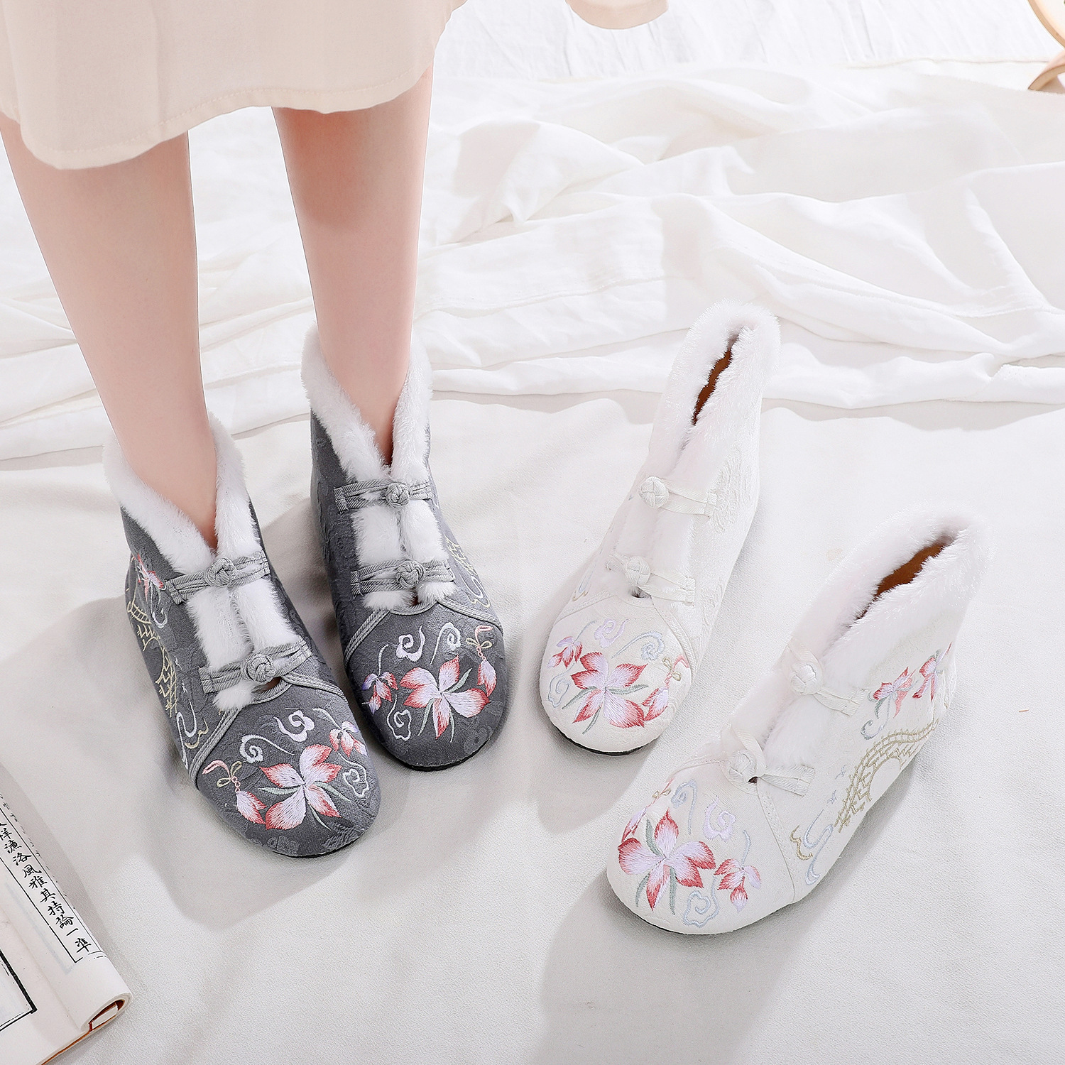 幻采 新款绣花布鞋中国风女靴子秋新款汉服鞋古装内增短靴女鞋