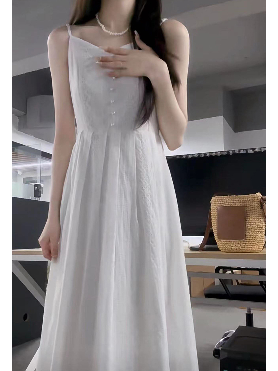 小清纯温柔风白色连衣裙女夏季新款法式设计感v领肌理感仙女裙子
