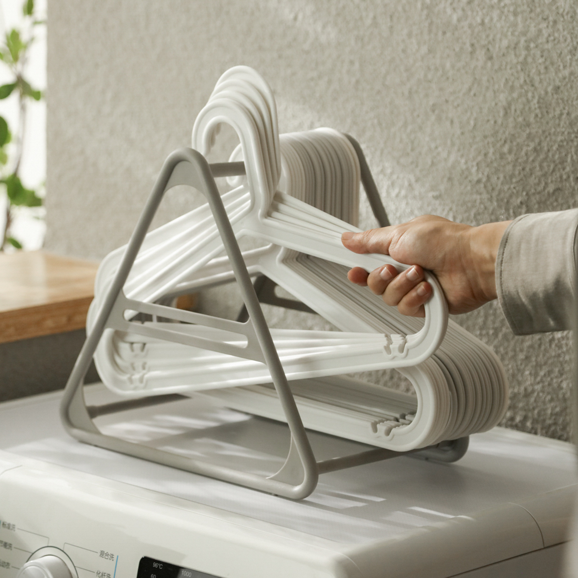 衣架收纳架子阳台免打孔 家用整理架省空间桌面放晾衣架夹的架子