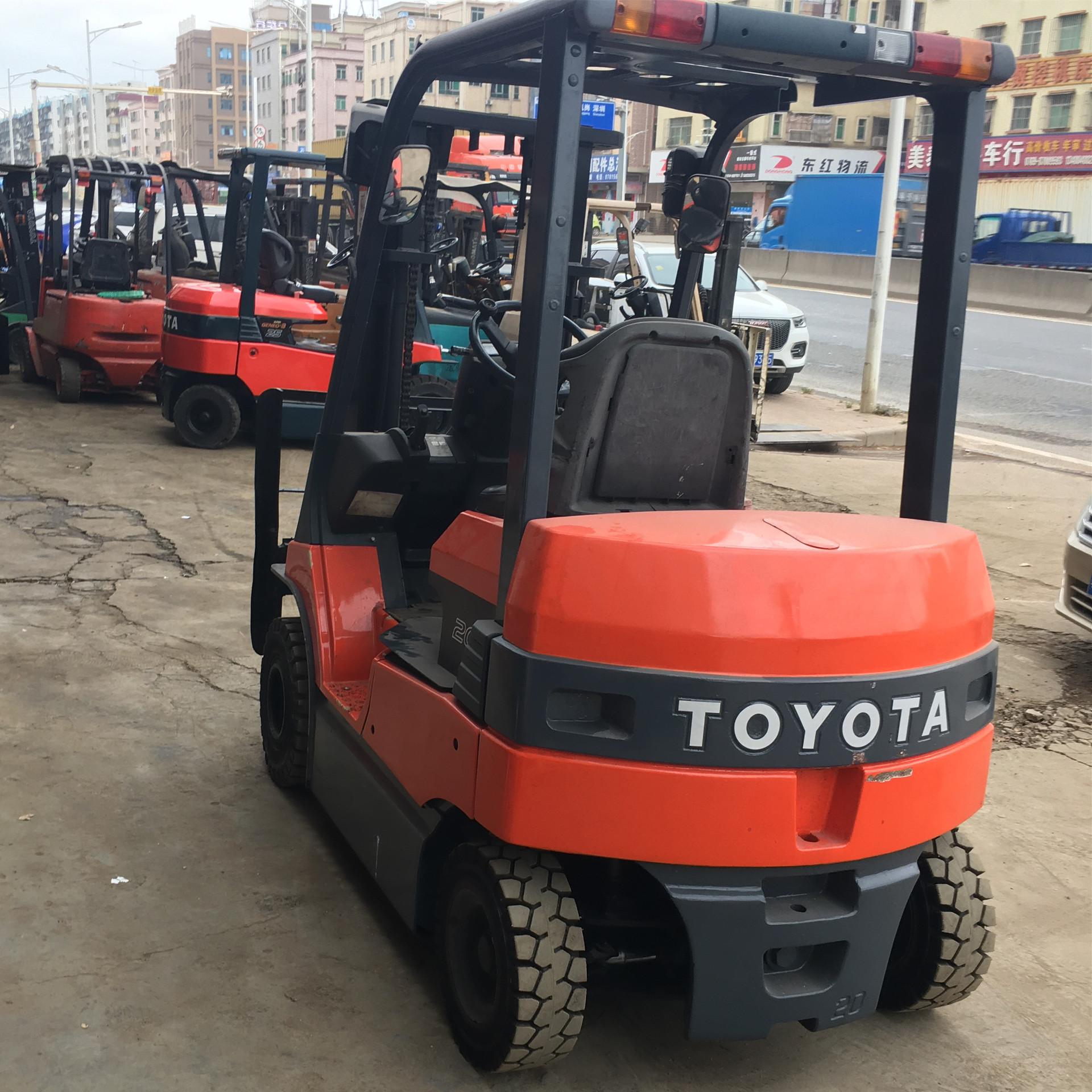 2吨丰田叉车7fb20toyota四轮平衡重式电动叉车两节标准门架升3米