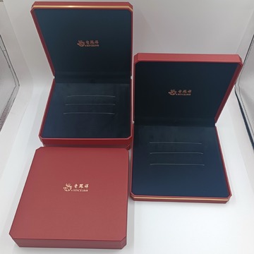 六福老凤祥龙凤猪牌首饰盒婚庆金猪二只三只大猪牌项链订婚礼品盒