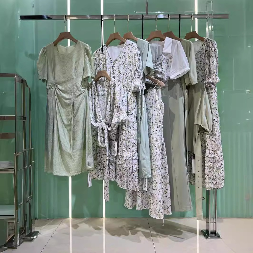 十三行尾款清货女装广州庆丰服装市场爱依服品牌撤柜女装可挑款