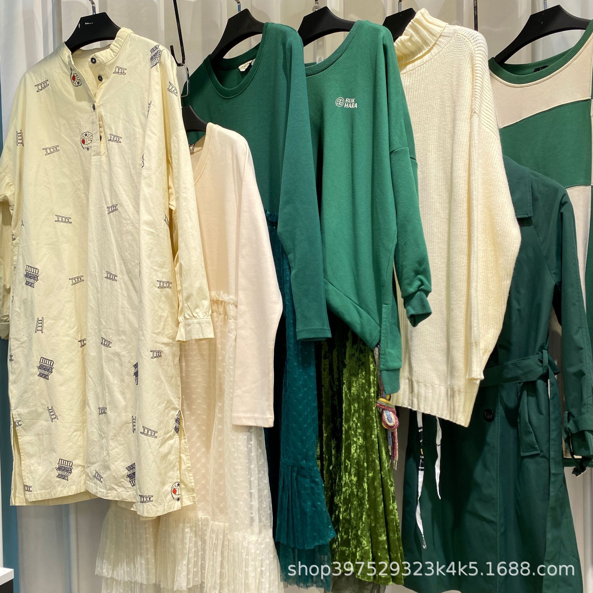 千百惠 22秋冬品牌折扣女装连衣裙 专柜剪标尾货货源直播实体走份