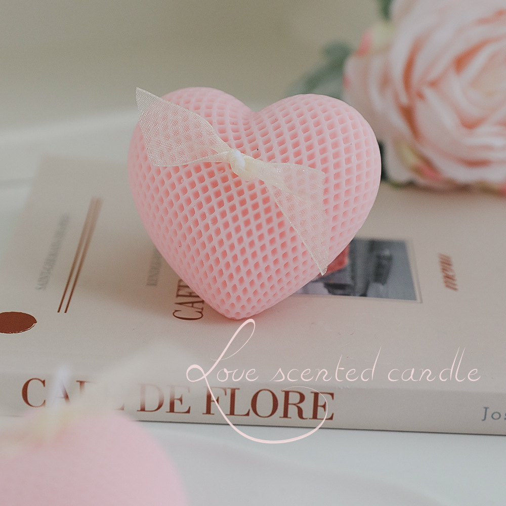 Heart-Shaped Aromatherapy Candle with Hand Gift Valentine's Day Gift Wholesale Handmade Wedding Ceremony Layout Qixi Red Love Candle