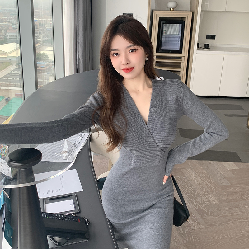 大姐姐  新季 优雅配置裙 修身显瘦v领针织连衣裙百搭羊毛裙