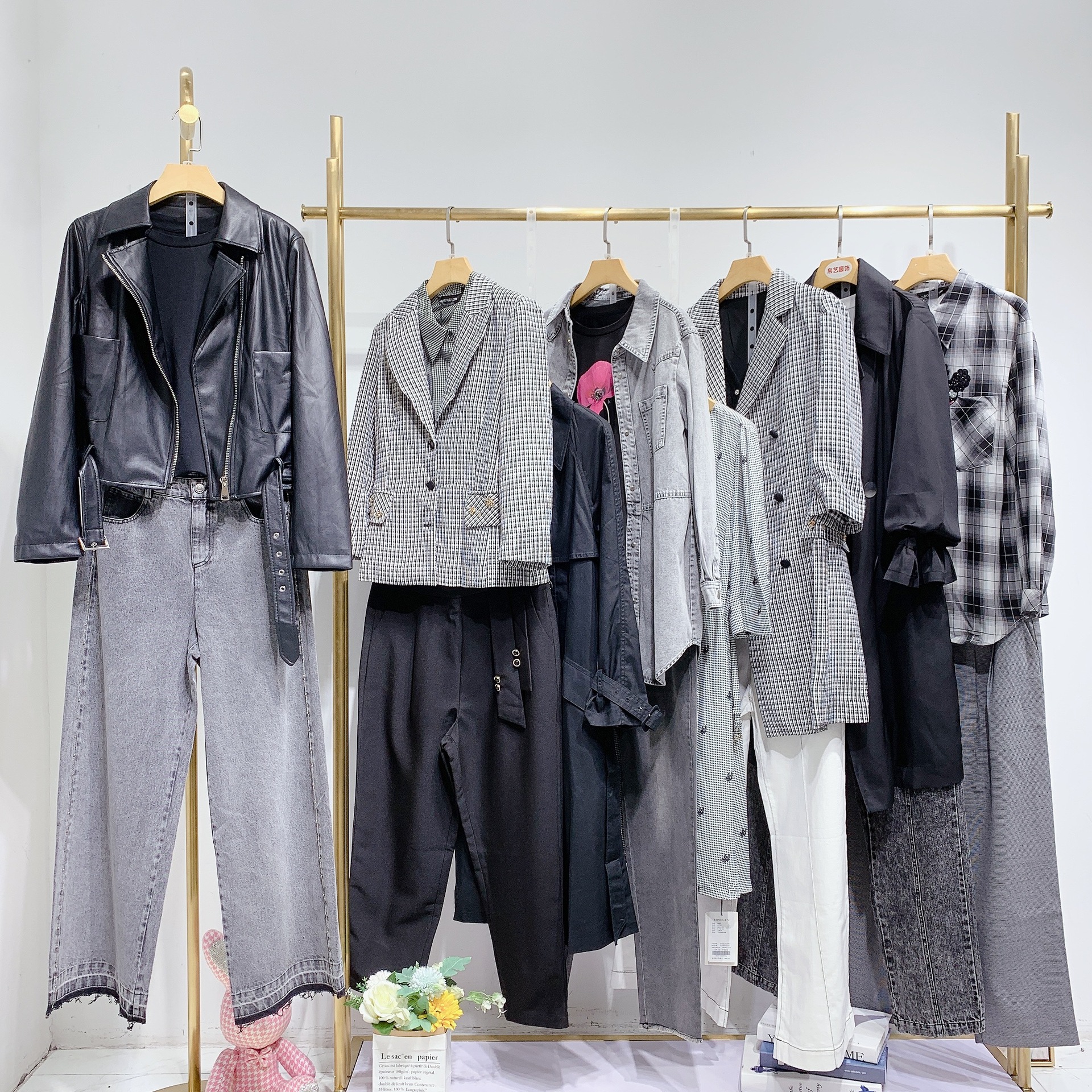 杭州品牌折扣女装森马秋衣秋裤清仓尾货走份批发实体折扣店直播