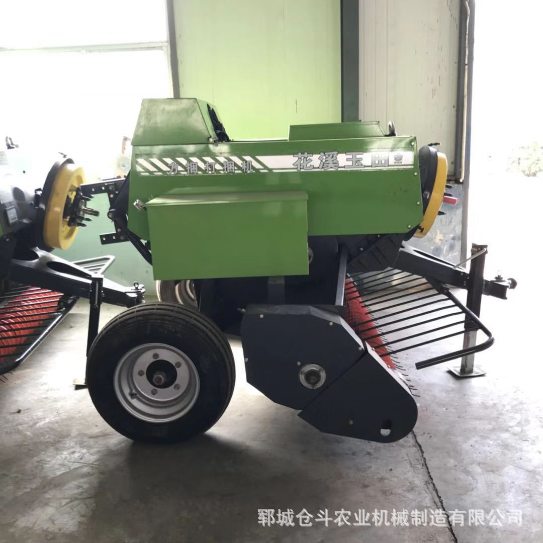 自走式捡拾打捆机 方捆 圆捆打捆机 方形小麦秸秆捡拾