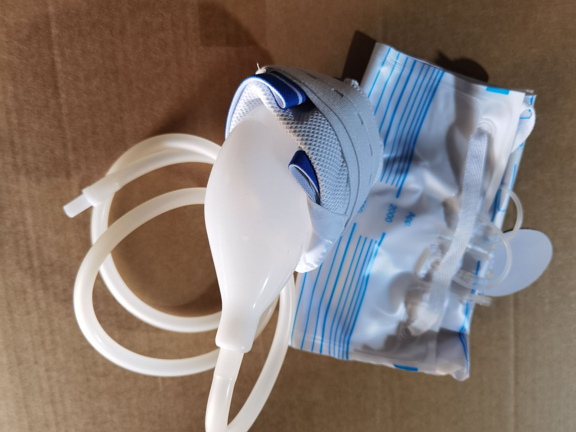 男士女用老年萎缩硅胶接尿器 老年男用卧床透气接尿袋小便