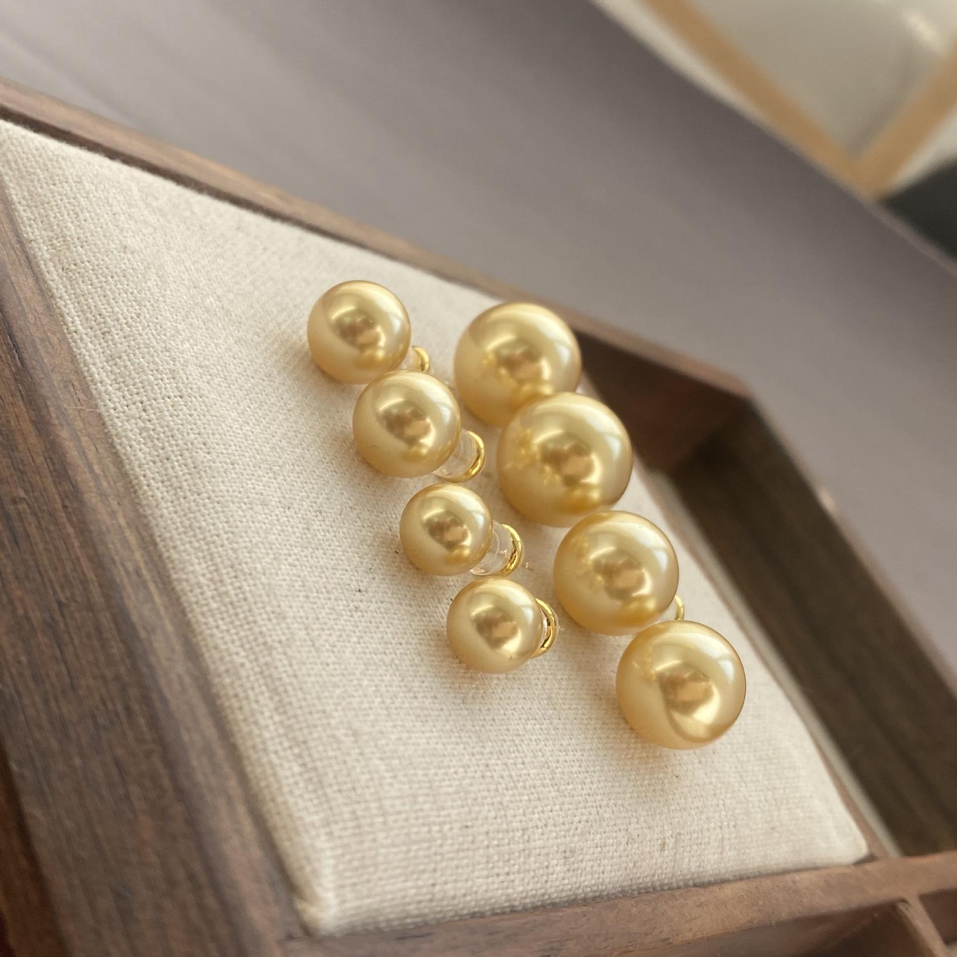 Golden Yellow Shijia French Imitation Nanyang Fresh Pearl Stud Earrings round Simple High Sense Mosquito Coil Ear Clip