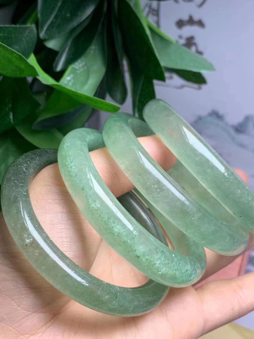 天然绿草莓晶手镯 颜色鲜艳时尚简约清新草莓晶女款手镯 厂家批发