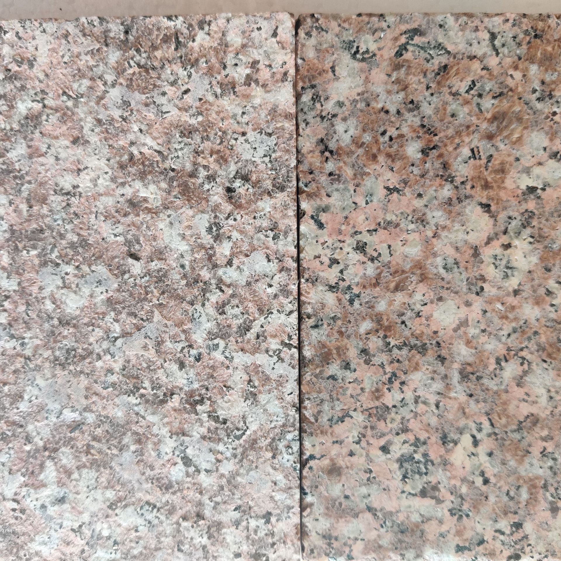 桃花红安溪红火烧板花岗岩荔枝面黄锈石黄金麻路沿石材地铺地砖