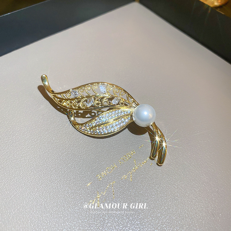 Korean Pearl Zircon Leaf Brooch Fashion High Sense Design Accessories New Temperamental Minority Clothing Wholesale Women