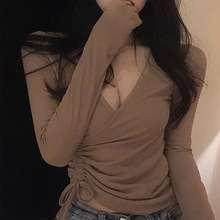 正肩V领长袖T恤女2025春秋新款修身显瘦打底衫小众内搭辣妹上衣潮