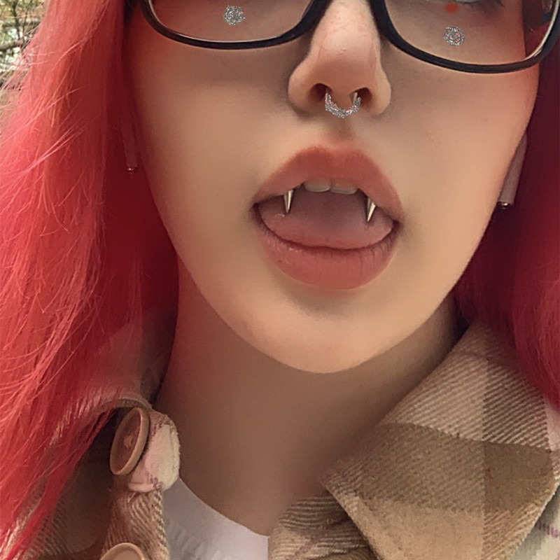 日系德古拉恶魔钉系带钉医用钢微笑钉僵尸牙系带吸血鬼穿刺饰品