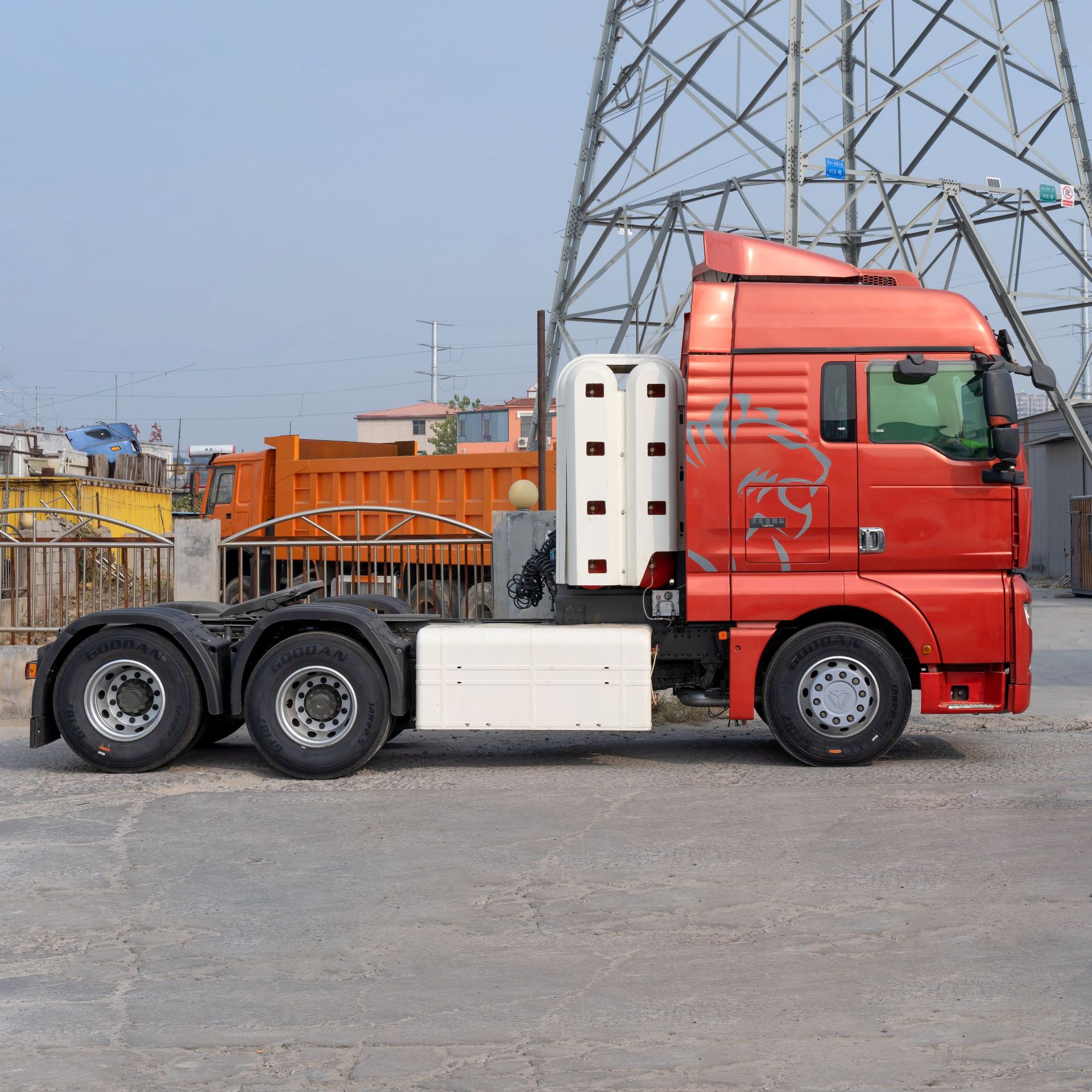 二手豪沃汕德卡cng牵引车 430马力半挂运输车 后八轮天然气拖拉机