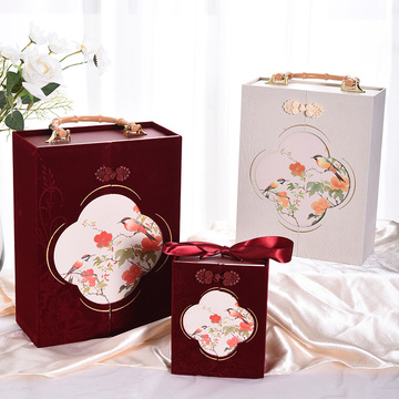 轻奢绒布伴手礼盒双鹊报喜手提喜糖盒订婚伴娘回礼盒生日礼物盒