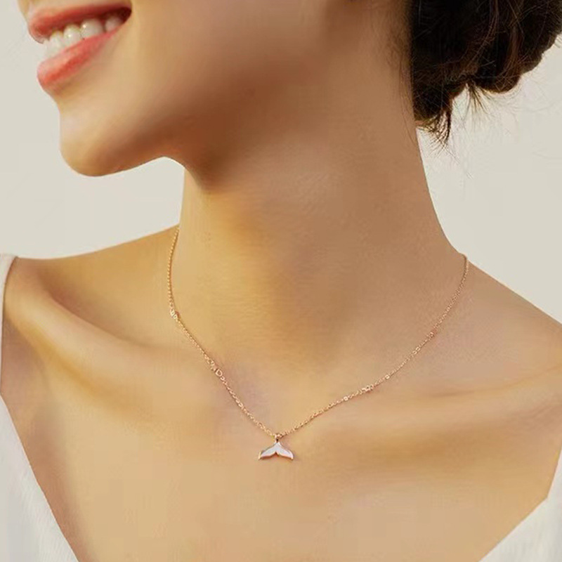 2023 New Fritillary Fishtail Necklace Female Online Influencer Live Broadcast Same Clavicle Chain Qixi Gift Ornament Source Factory