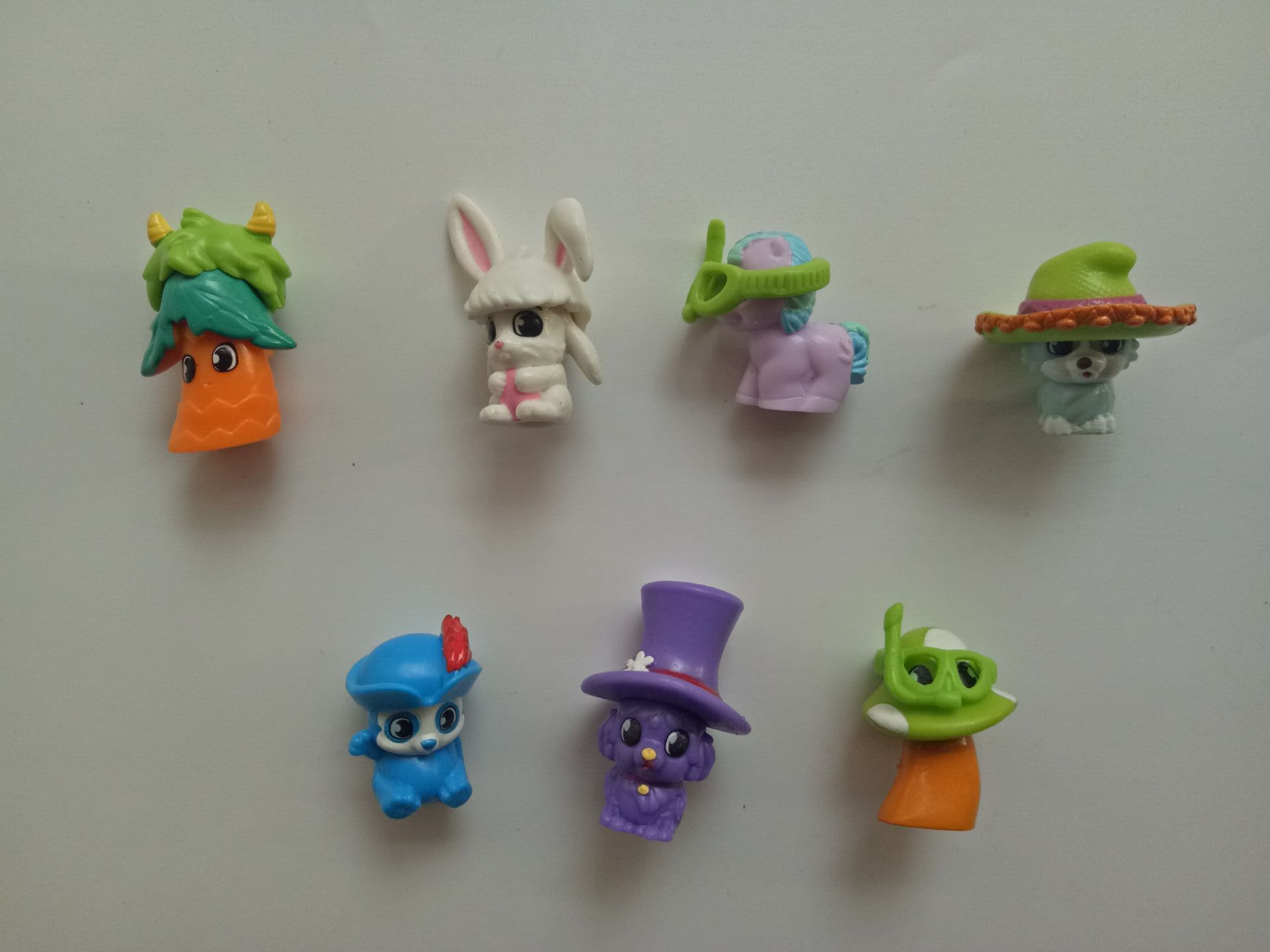 跨境电商 近百款迷你小动物 (带帽子)胶囊玩具扭蛋笔套公仔