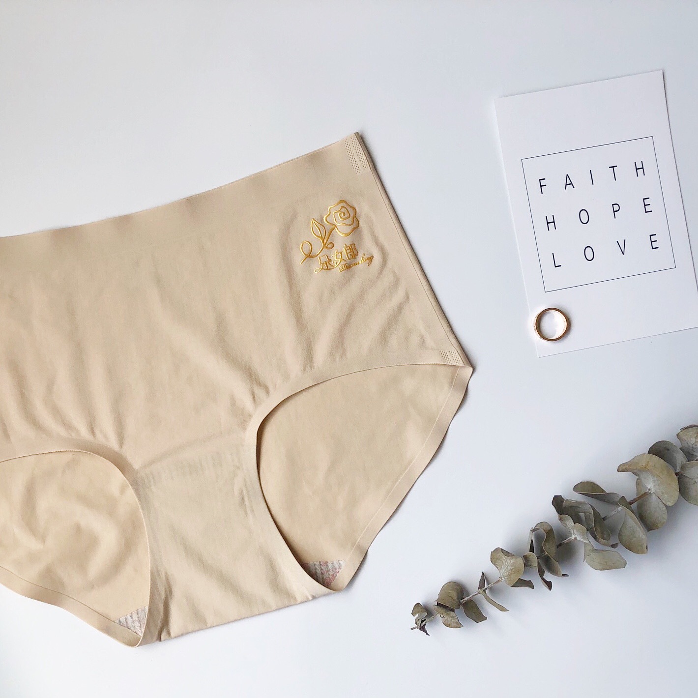 厂家直供朵女郎冰丝纯色无痕内裤女透气中腰抗菌棉裆底女士三角裤