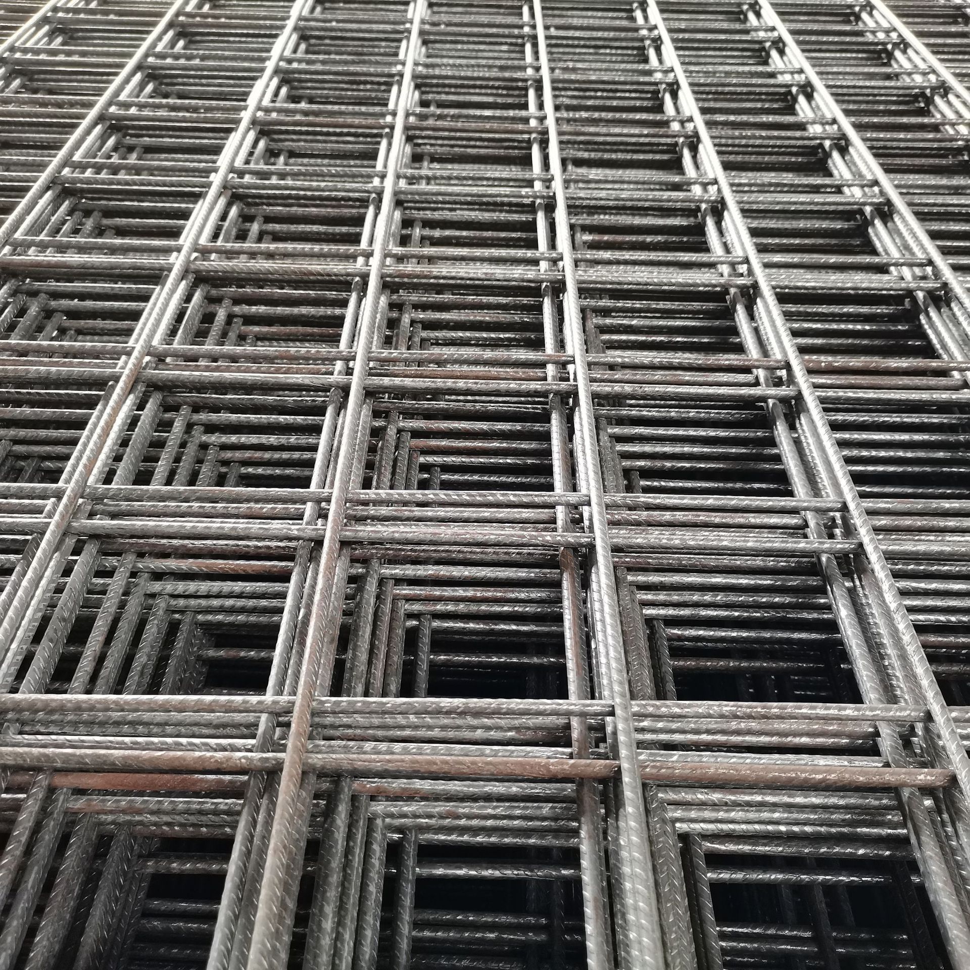 桥梁建设钢筋网片焊接螺纹冷轧带肋加固防开裂钢筋网片孔距均匀