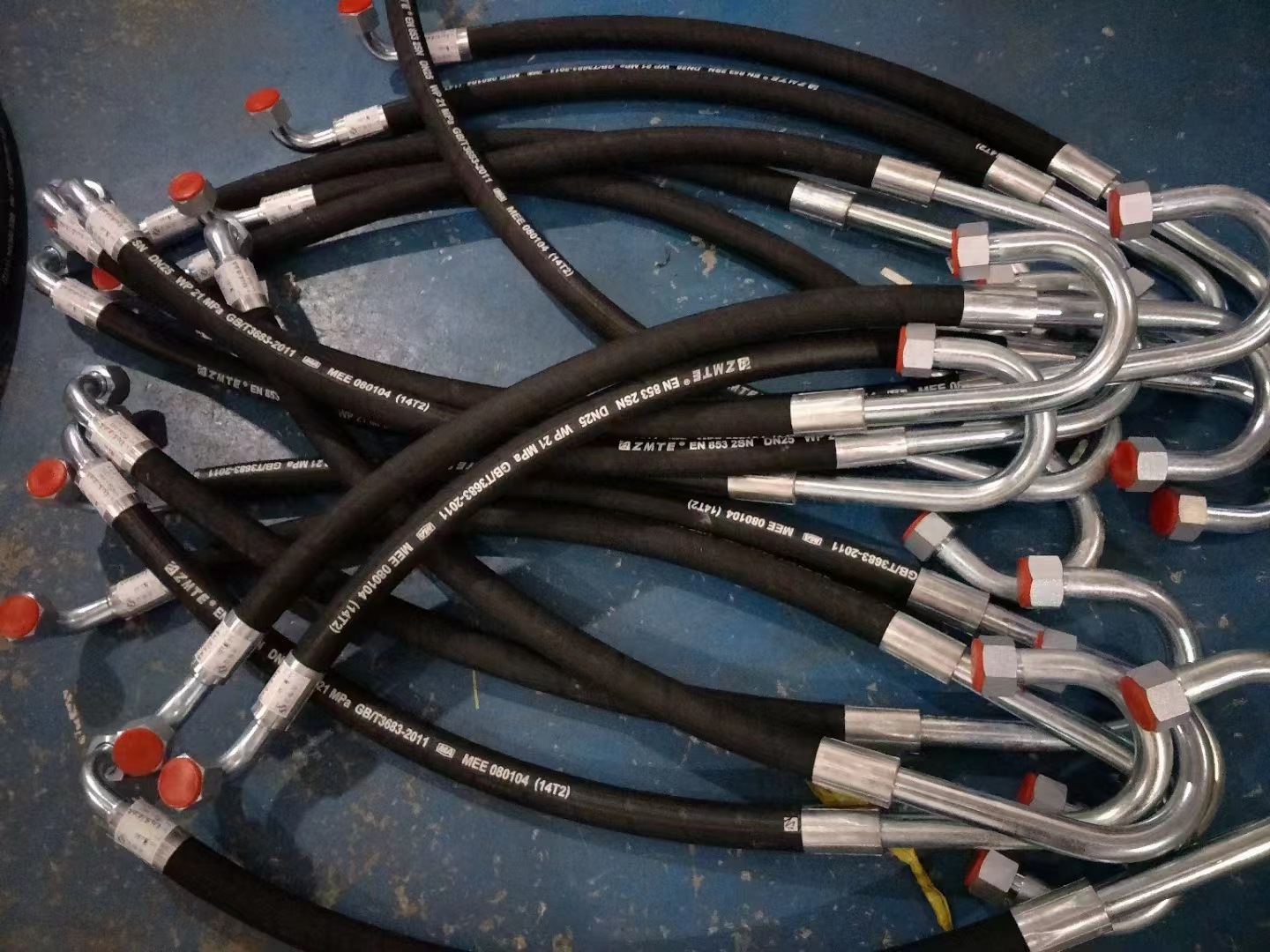 高压油管钢丝编织油管挖掘机液压胶管工程机械高压胶管光面胶管