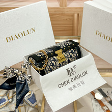 香港品牌DIAOLUN 女包2023新款圆桶包时尚老花巴比龙笔筒包腋下包
