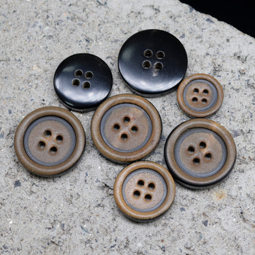 火烧细边四眼黑牛角纽扣焦黄色复古牛角扣衬衫马甲西装大衣皮衣扣