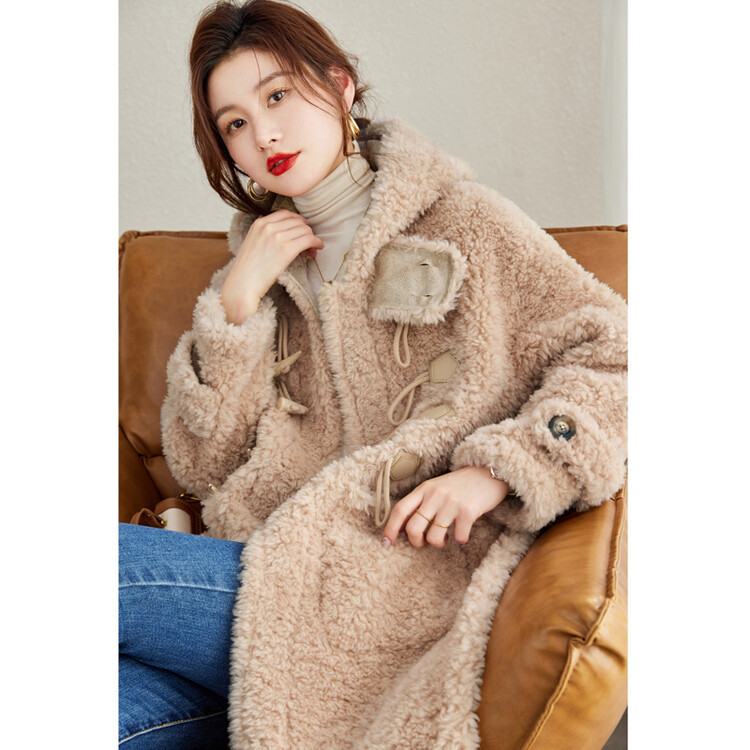 2023冬季新款中长款加厚连帽羊剪绒皮草大衣复古牛角扣皮毛一体女