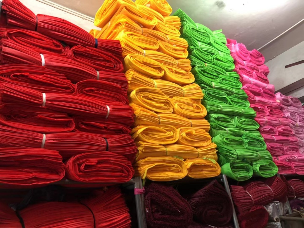 大红花红绸子布七彩绸红黄蓝绿粉白黑各种颜色里布