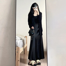 茶歇法式黑色缎面吊带连衣裙子女春夏2024新款穿搭一整套包臀长裙