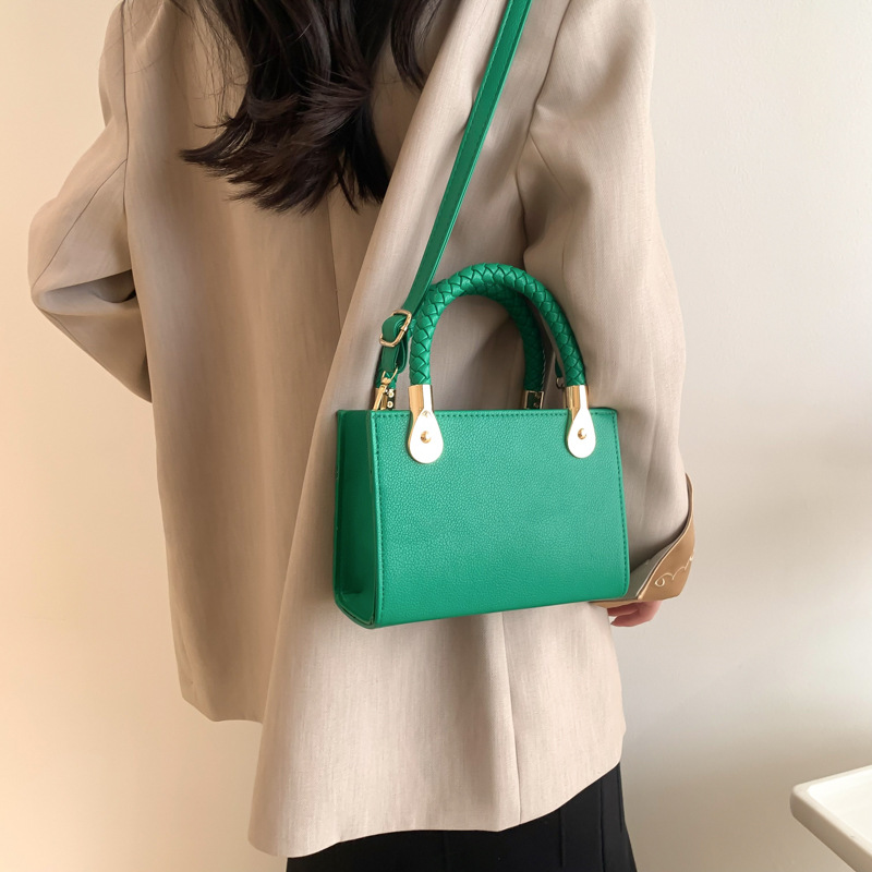 Cross-Border High Textured One-Shoulder Bag Bag Women's Bag 2023 New Spring Simple Casual Large Capacity Shoulder Messenger Bag