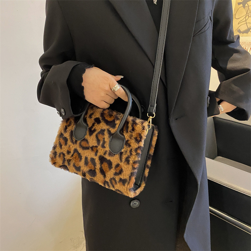 Foreign Trade Popular Texture Fashion Pouches 2021 New Fashion Temperament Leopard Print Portable Shoulder Women's Bag Crossbody Bag