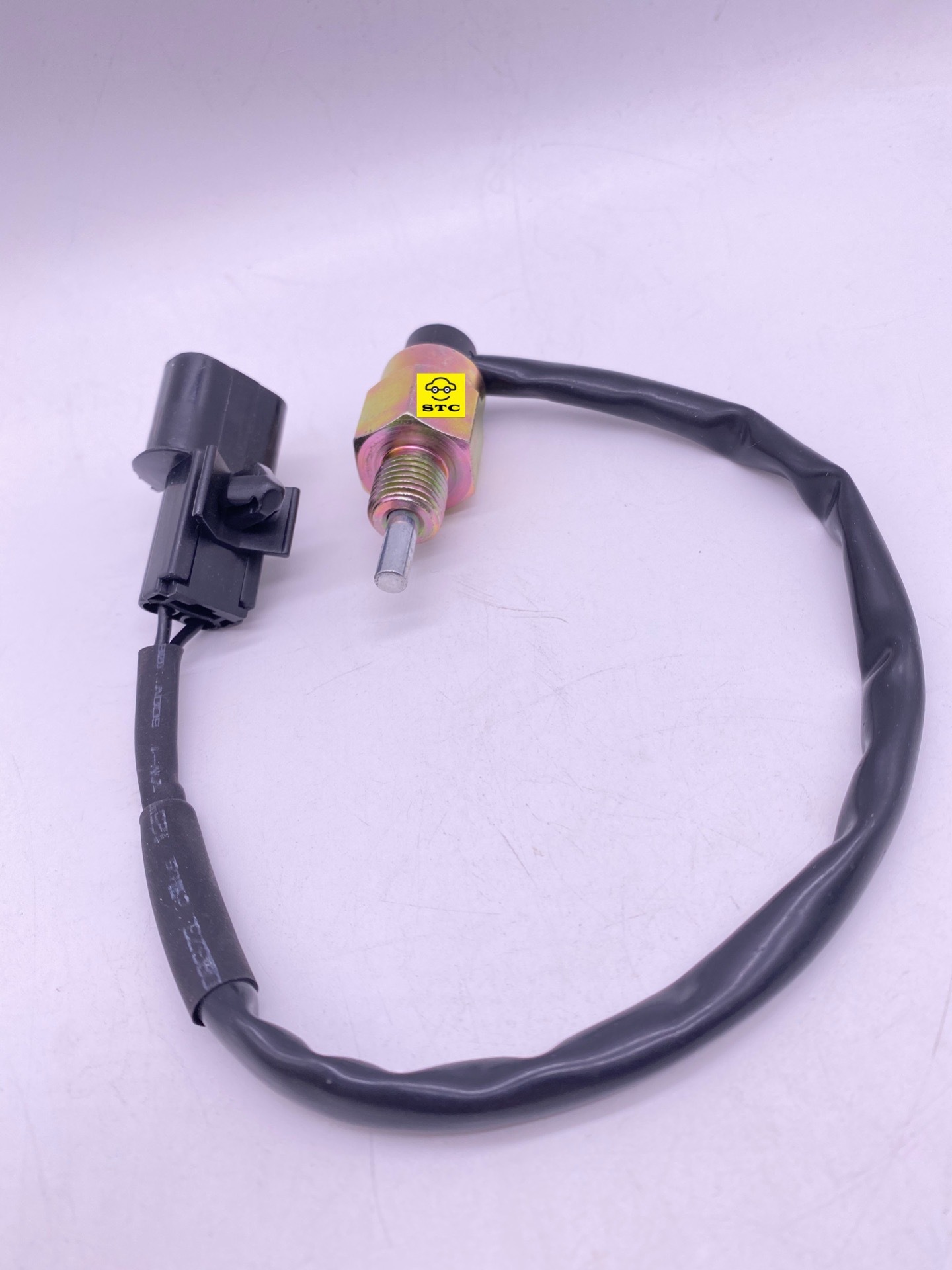 mr195296 倒车灯开关 适用于三菱车型 v73