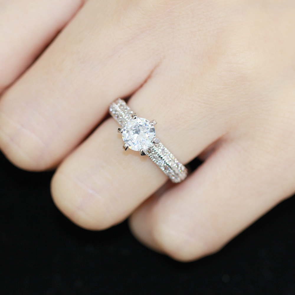 新品 欧美个性微镶仿真六爪钻戒女款气质百搭求婚订婚戒指礼物