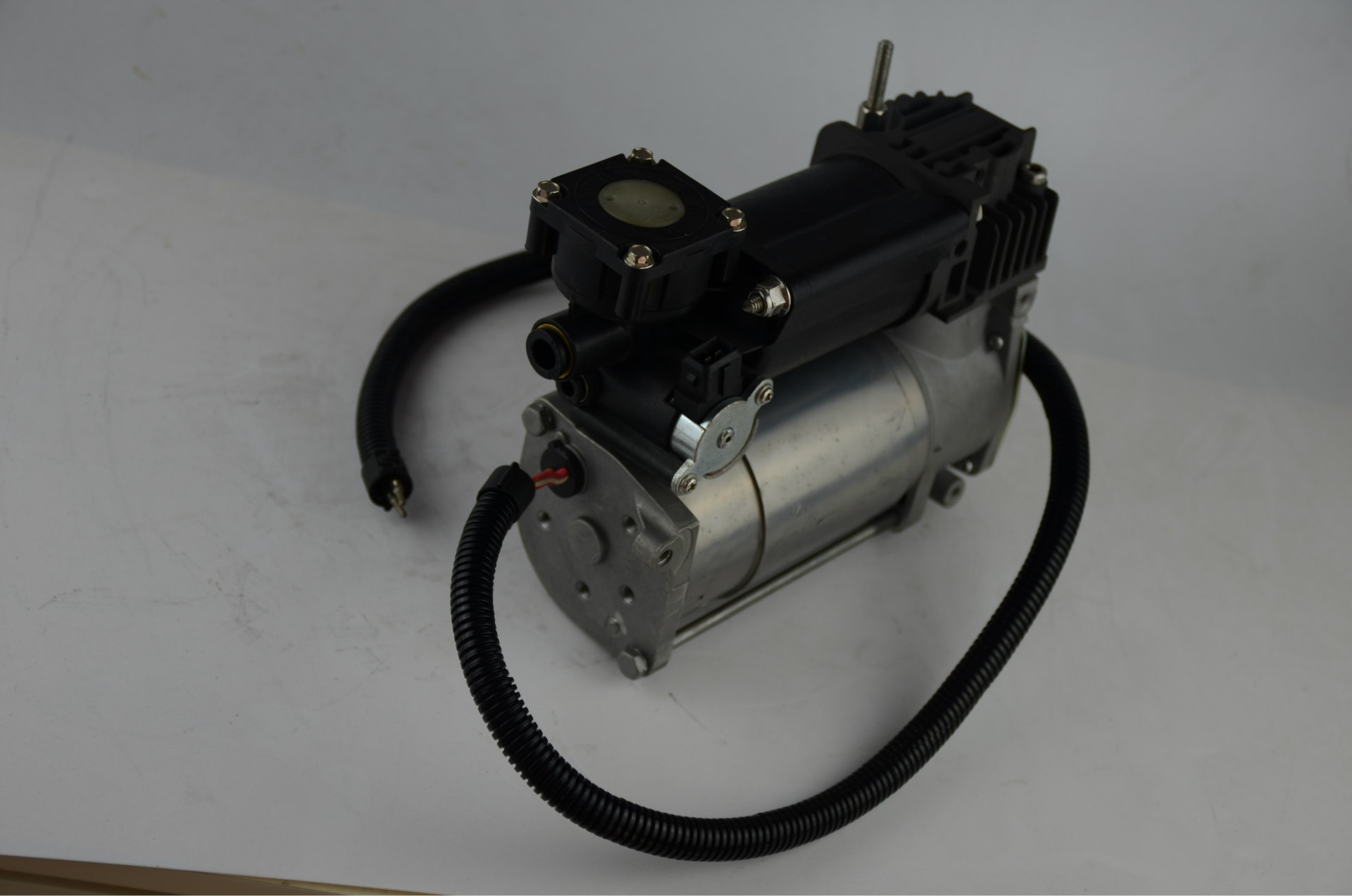 适用于宝马 x5 e53 空气减震器打气泵 ac8012