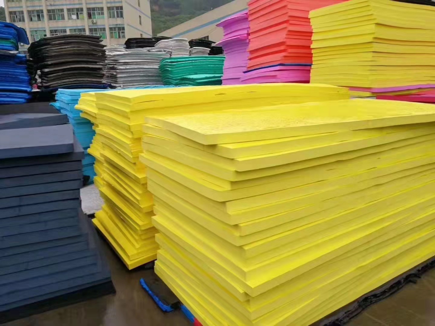 eva泡棉 eva卷材片材 防静电阻燃彩色eva海绵 背胶卷切植绒-阿里巴巴