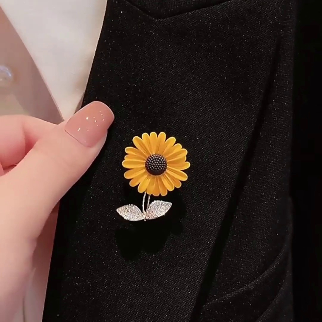 Sunflower Sunflower Brooch Women's High-End Design Sense Niche Corsage Cute Suit Sweater Luxury Pin Accessories