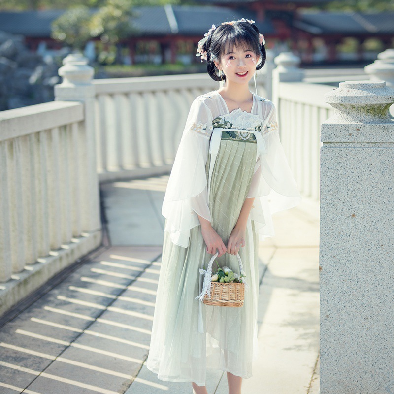 中国风夏季女装古风汉元素日常传统汉服唐朝淡绿色广袖齐胸连衣裙