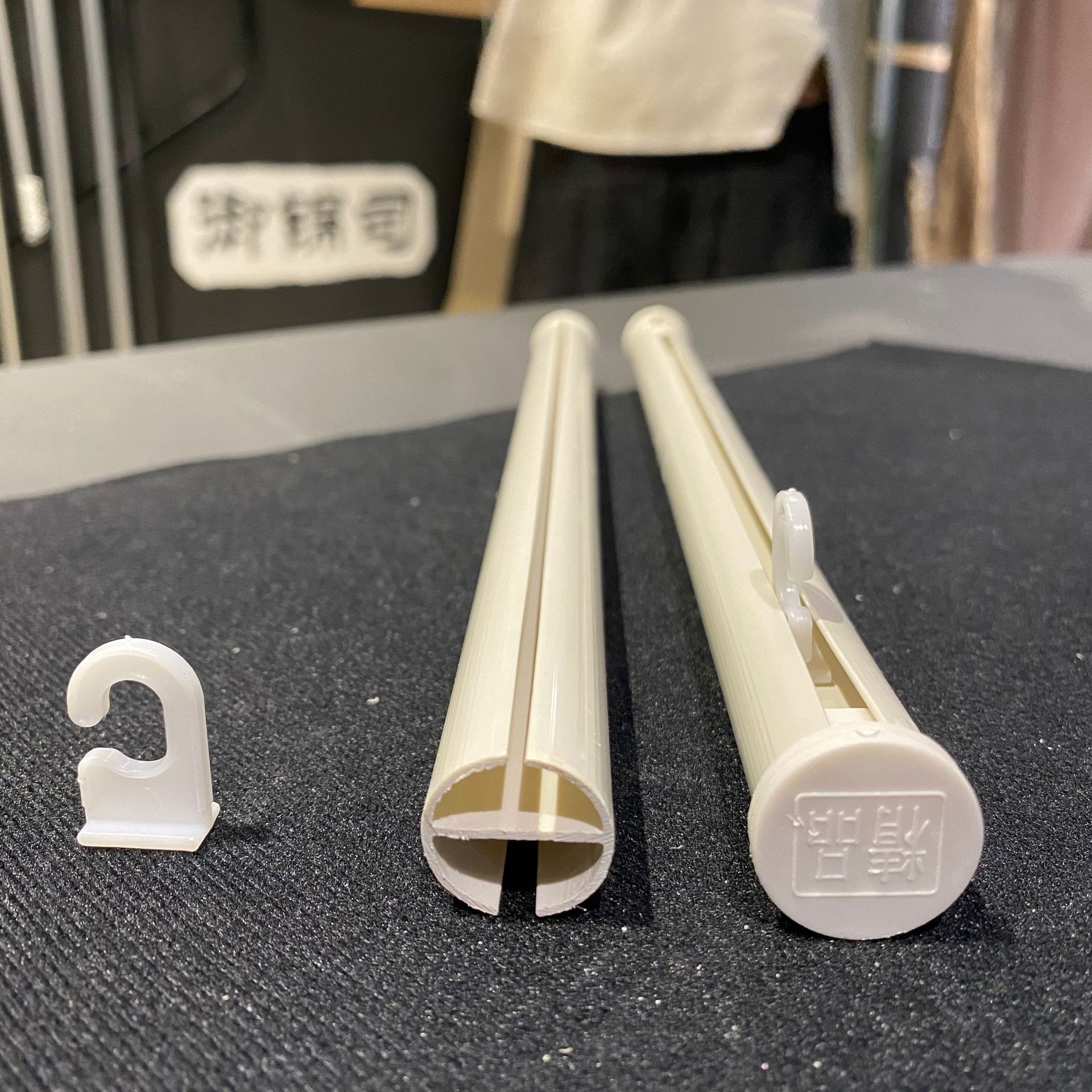 厂家供应pvc挂轴杆 海报塑料画轴杆海报夹 挂画轴吊旗挂轴