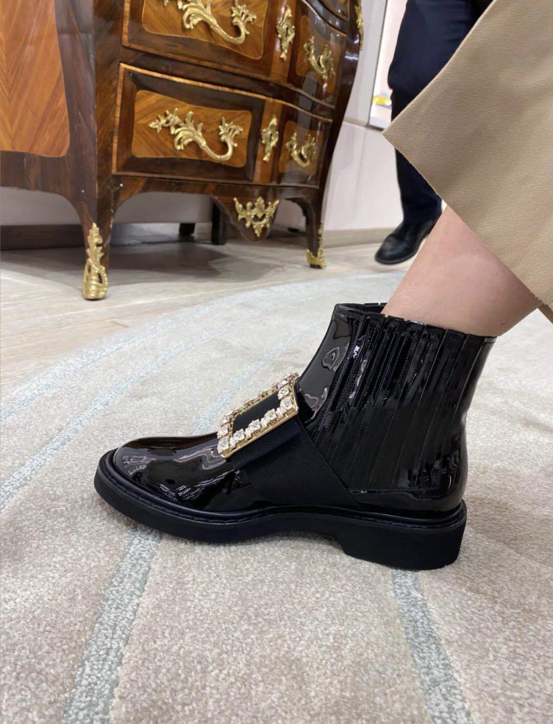 高定版 秋冬新款rv水钻方扣马丁靴女 英伦风平底真皮切尔西靴裸靴