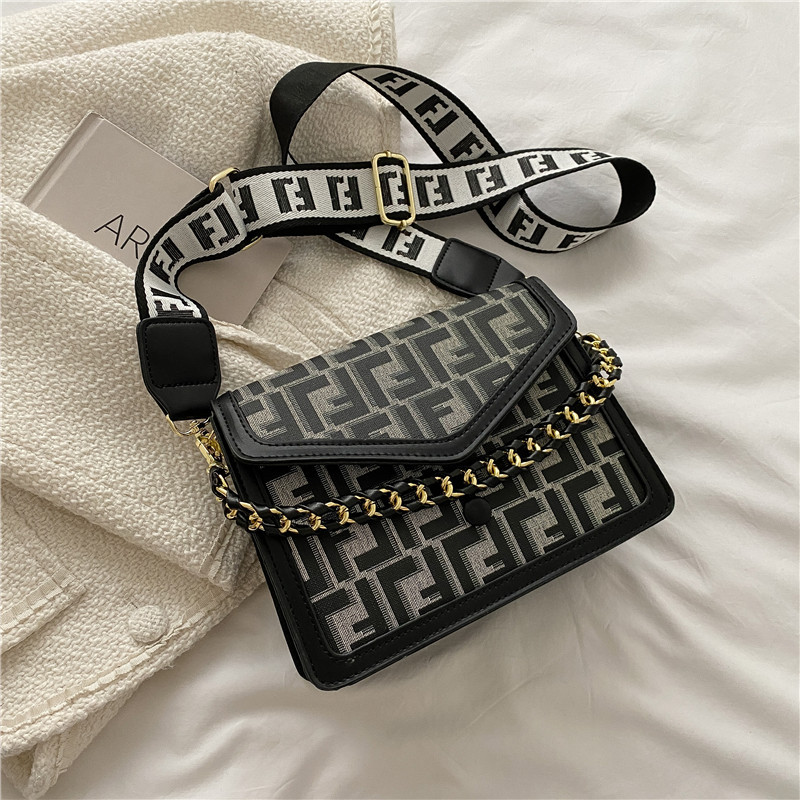 Bag Women's Bag 2023 New Simple Fashion Vintage Letter Print Shoulder Crossbody Bag Texture Western Style Small Square Bag