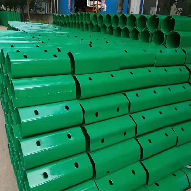 大量批发销售波形护栏板立柱及配套小件 镀锌喷塑两波防阻块